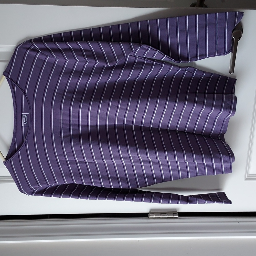 Hastings & Smith long sleeve top w/purple & purple & white strips medium